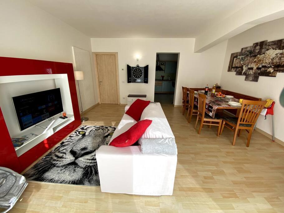 Casa Vacanza Veronica Con Giardino Verbania Luaran gambar